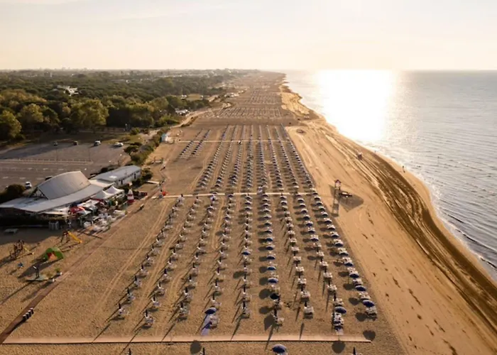 Charming Two-storey Flat 别墅 *